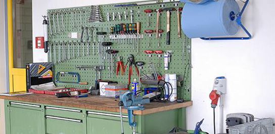 沈飛集團武總親身到浦豐柜業訂做鉗工工作臺 沈飛集團武總親身到浦豐柜業訂做鉗工工作臺